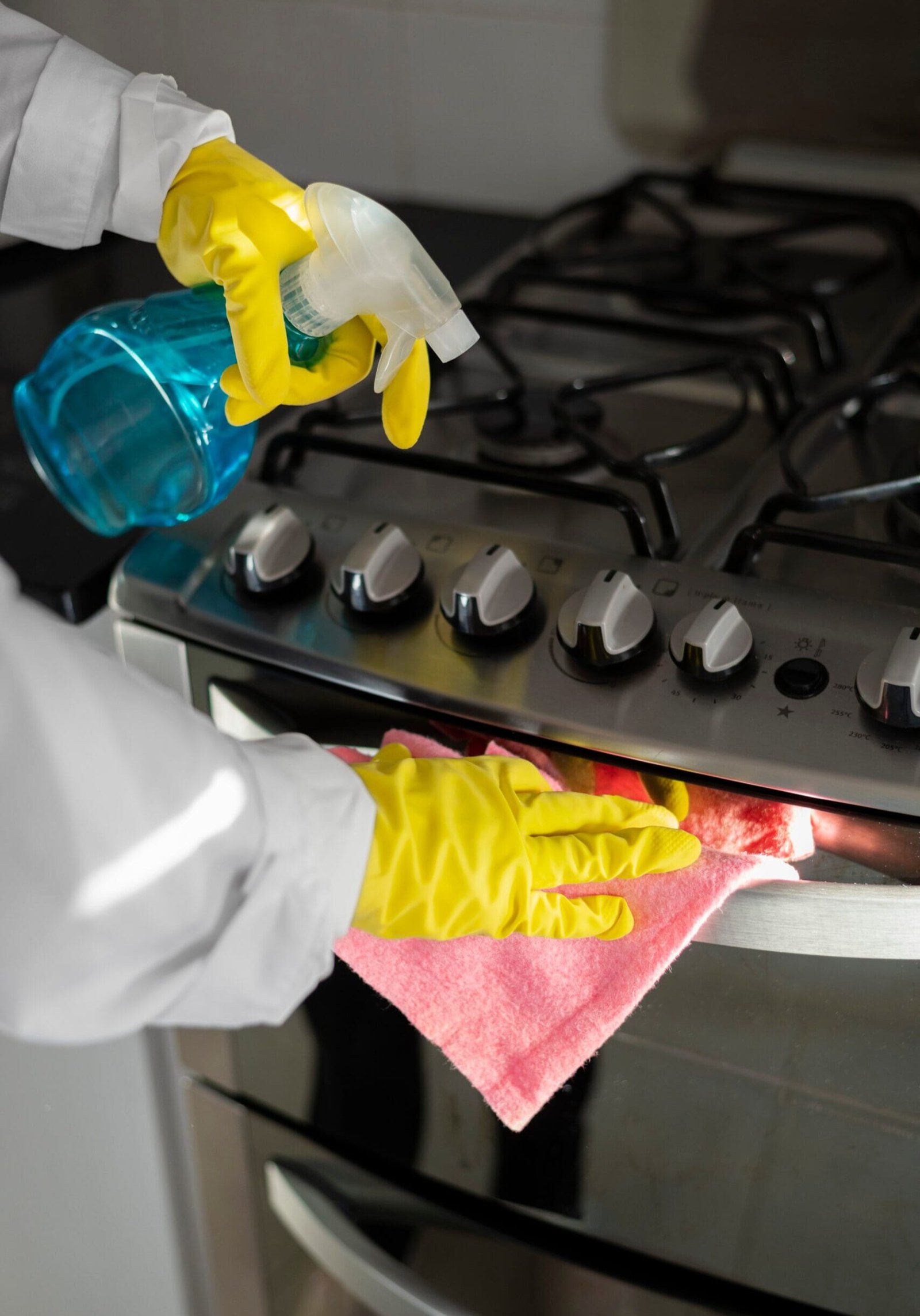 still-life-cleaning-tools (1)